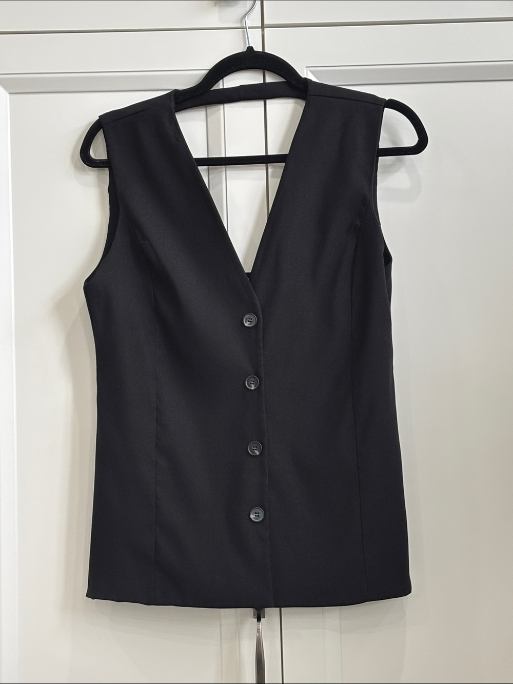 Zara Black Sleeveless Button-Down V-Neck Top